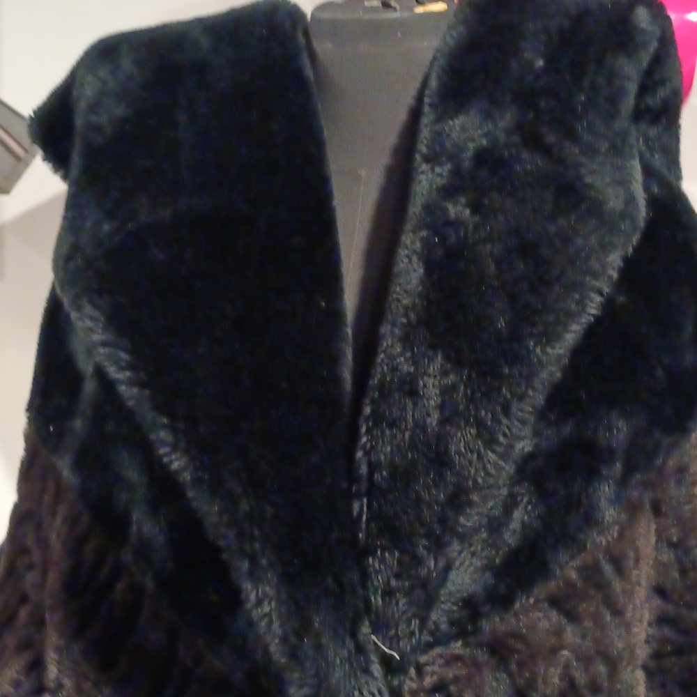 Monterey Fashion FAUX fur Coat. - Picture 2 of 10